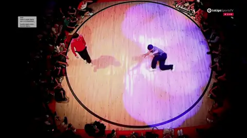 Dos bboys bailan break dance Break dance