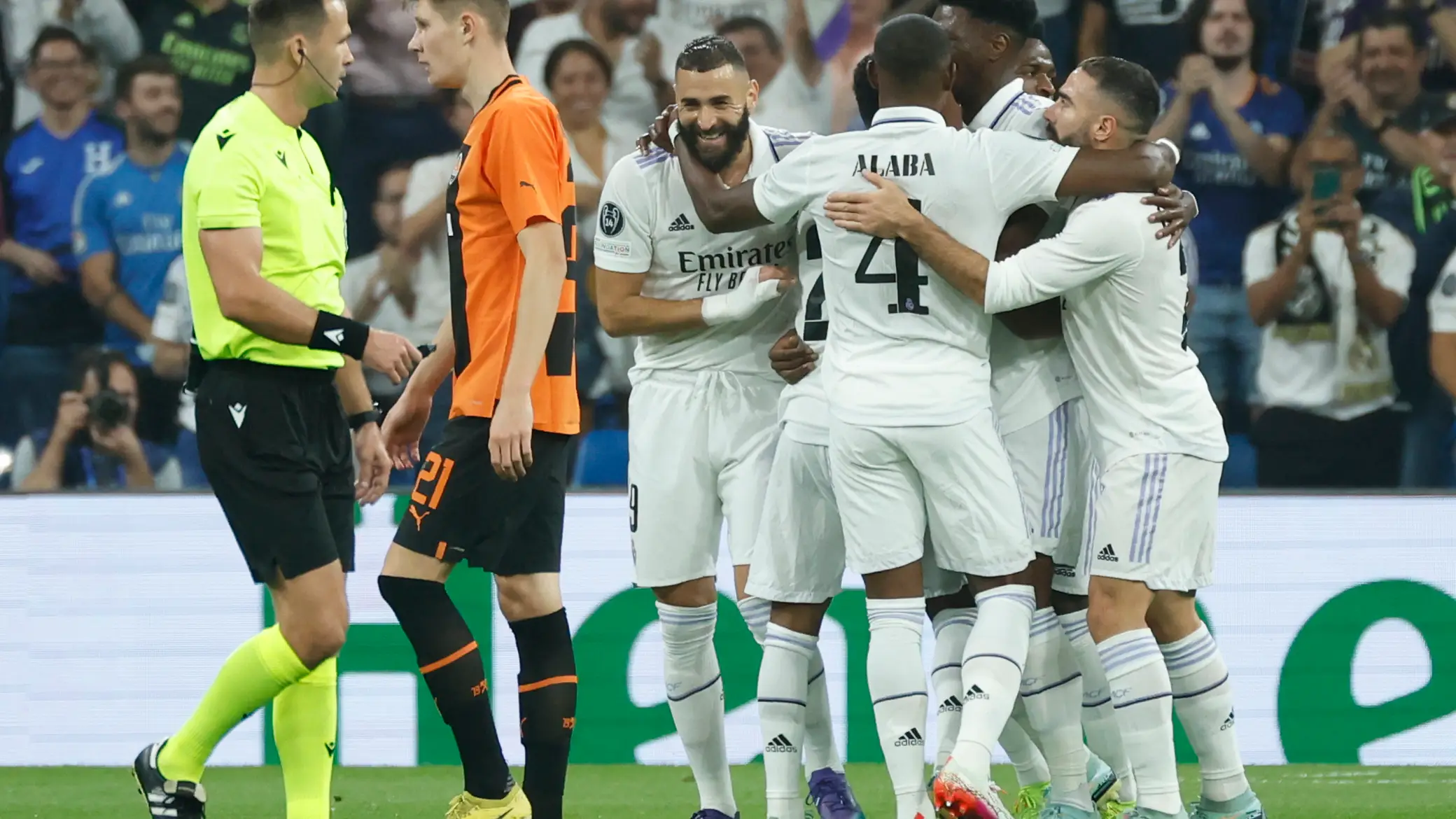 Los jugadores del Real Madrid celebran un gol ante el Shakhtar Donetsk Los jugadores del Real Madrid celebran un gol ante el Shakhtar Donetsk