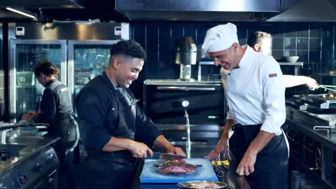 Así comienza ‘Joaquín, el novato’: “Chavales nos estamos jugando nuestra próxima Estrella Michelin” Así comienza ‘Joaquín, el novato’: “Chavales nos estamos jugando nuestra próxima Estrella Michelin”