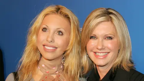  Chloe Lattanzi y Olivia Newton-John