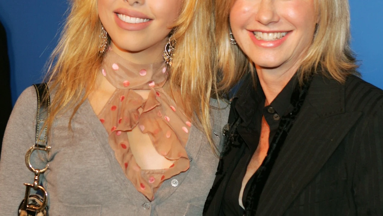 Chloe Lattanzi y Olivia Newton-John Chloe Lattanzi y Olivia Newton-John