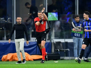 Slavko Vincic, en el momento de anular el gol de Pedri