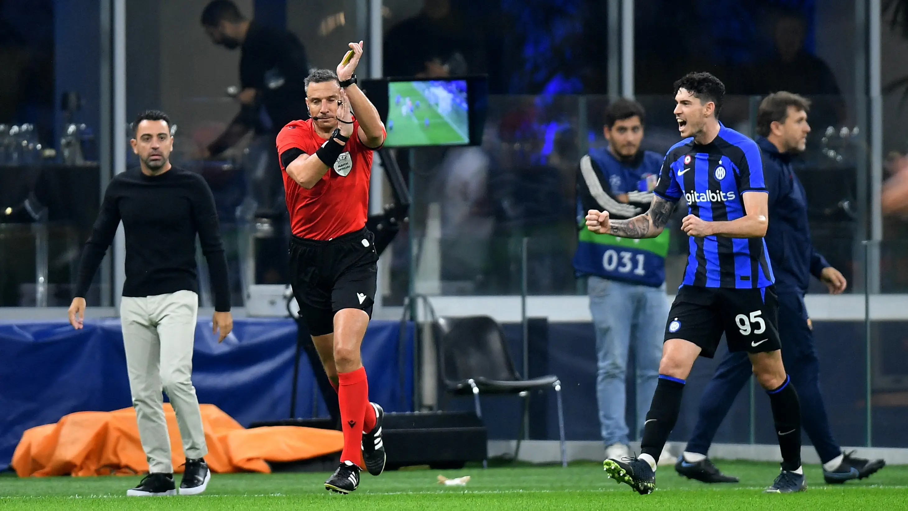 Slavko Vincic, en el momento de anular el gol de Pedri Slavko Vincic, en el momento de anular el gol de Pedri
