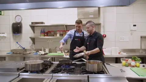 Dabiz Muñoz enseña a Joaquín a hacer el huevo frito perfecto Dabiz Muñoz enseña a Joaquín a hacer el huevo frito perfecto