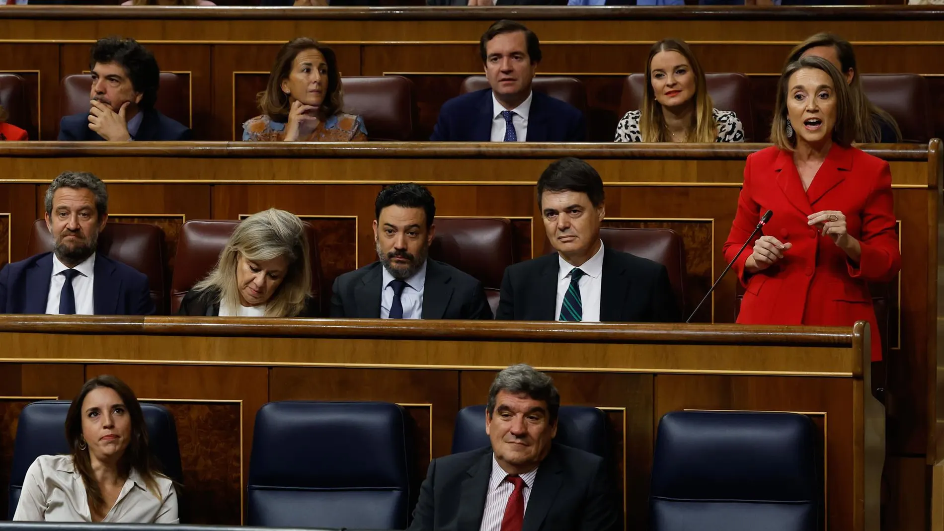 El PP carga contra los coches para favorecer a motos, bicicletas y patinetes 3 Motor16 pleno congreso diputados 98 Motor16