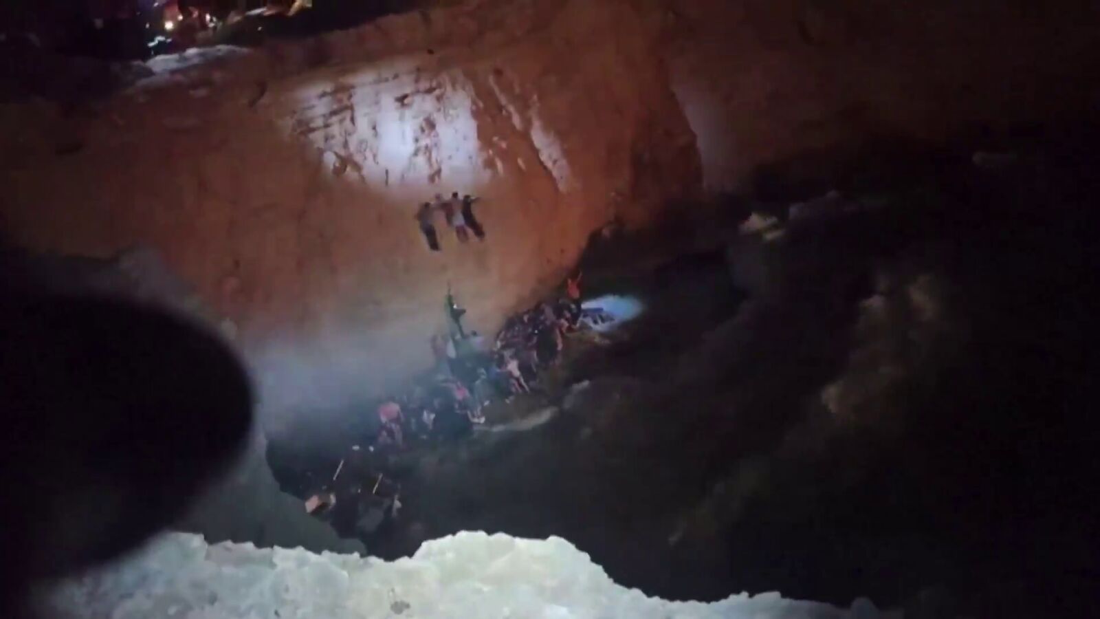 El agónico rescate de 100 personas tras un naufragio con 21 muertos en Grecia