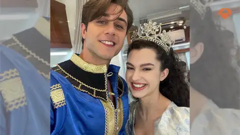 Doruk y Asiye, príncipe y princesa no solo en ‘Hermanos’… ¡También en la vida real! Doruk y Asiye, príncipe y princesa no solo en ‘Hermanos’… ¡También en la vida real!