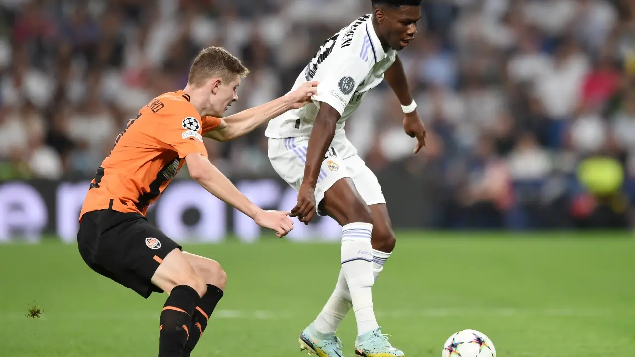 Real Madrid - Shakhtar: Aurelien Tchouameni contra Artem Bondarenko en el partido de Champions League