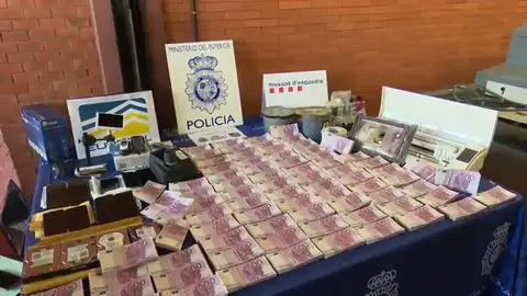 Los 4.350.000 euros encontrados por la Policía carecían aún de los dispositivos de seguridad Los 4.350.000 euros encontrados por la Policía carecían aún de los dispositivos de seguridad