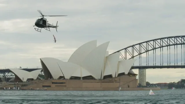 Rhiannan Iffland Celebra Su Victoria En Las Series Mundiales Saltando Desde Un Helic&oacute;ptero
