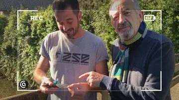 Karlos Arguiñano y su hijo Joseba rescatan un pájaro