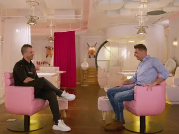 Dabiz Muñoz desvela sus secretos en ‘Joaquín, el novato’: su infancia futbolera, la paternidad o la historia de amor con Cristina Pedroche Dabiz Muñoz desvela sus secretos en ‘Joaquín, el novato’: su infancia futbolera, la paternidad o la historia de amor con Cristina Pedroche