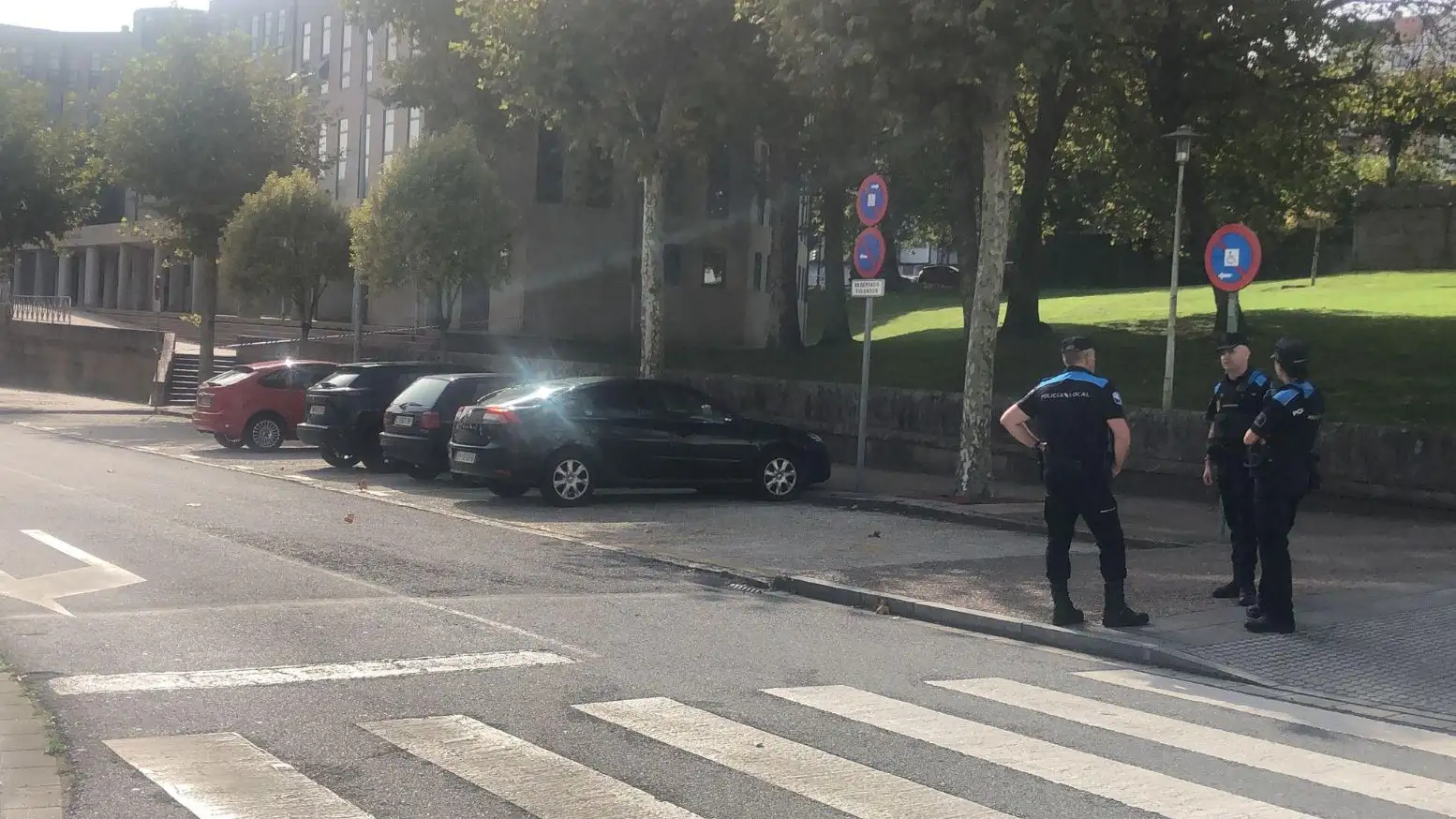 La policía acude al aviso La policía acude al aviso