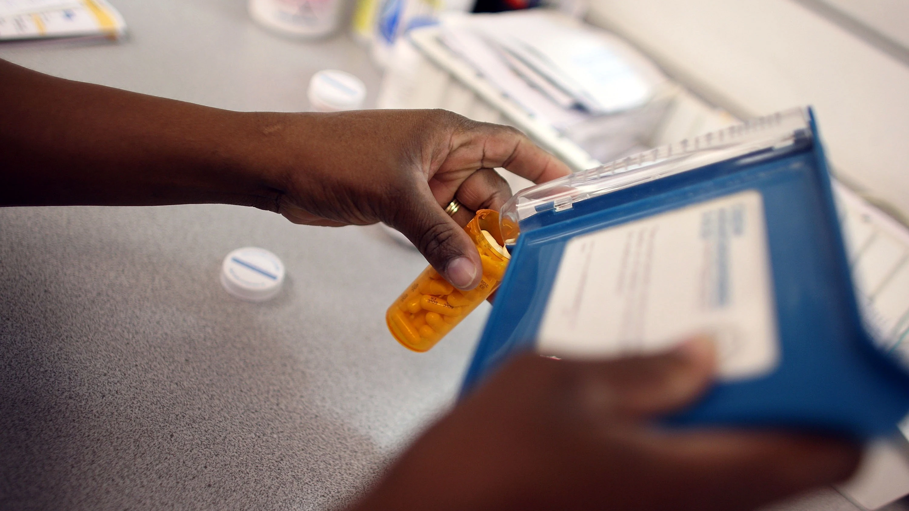 India investiga un medicamento relacionado con muertes extrañas India investiga cuatro medicamentos para la tos que podrían estar relacionados con la muerte de niños en Gambia
