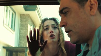 Esta noche en 'Infiel': Derin, desesperada, ruega a la policía que no detengan a Volkan