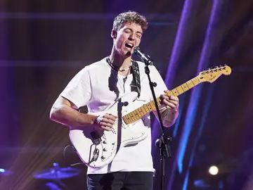 Javier Santacruz crea una peculiar versión de ‘Back to black’ de Amy Winehouse en ‘La Voz’ Javier Santacruz crea una peculiar versión de ‘Back to black’ de Amy Winehouse en ‘La Voz’