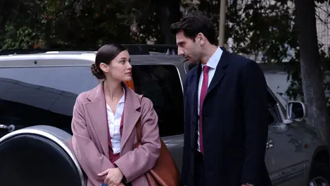 Ceylin e Ilgaz en el capítulo 1 de 'Secretos de Familia'. Ceylin e Ilgaz en el capítulo 1 de 'Secretos de Familia'.