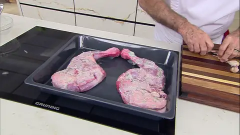 Unta la mezcla en las paletillas Unta la mezcla en las paletillas