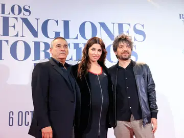 El director Oriol Paulo y los actores Bárbara Lennie y Eduard Fernández 