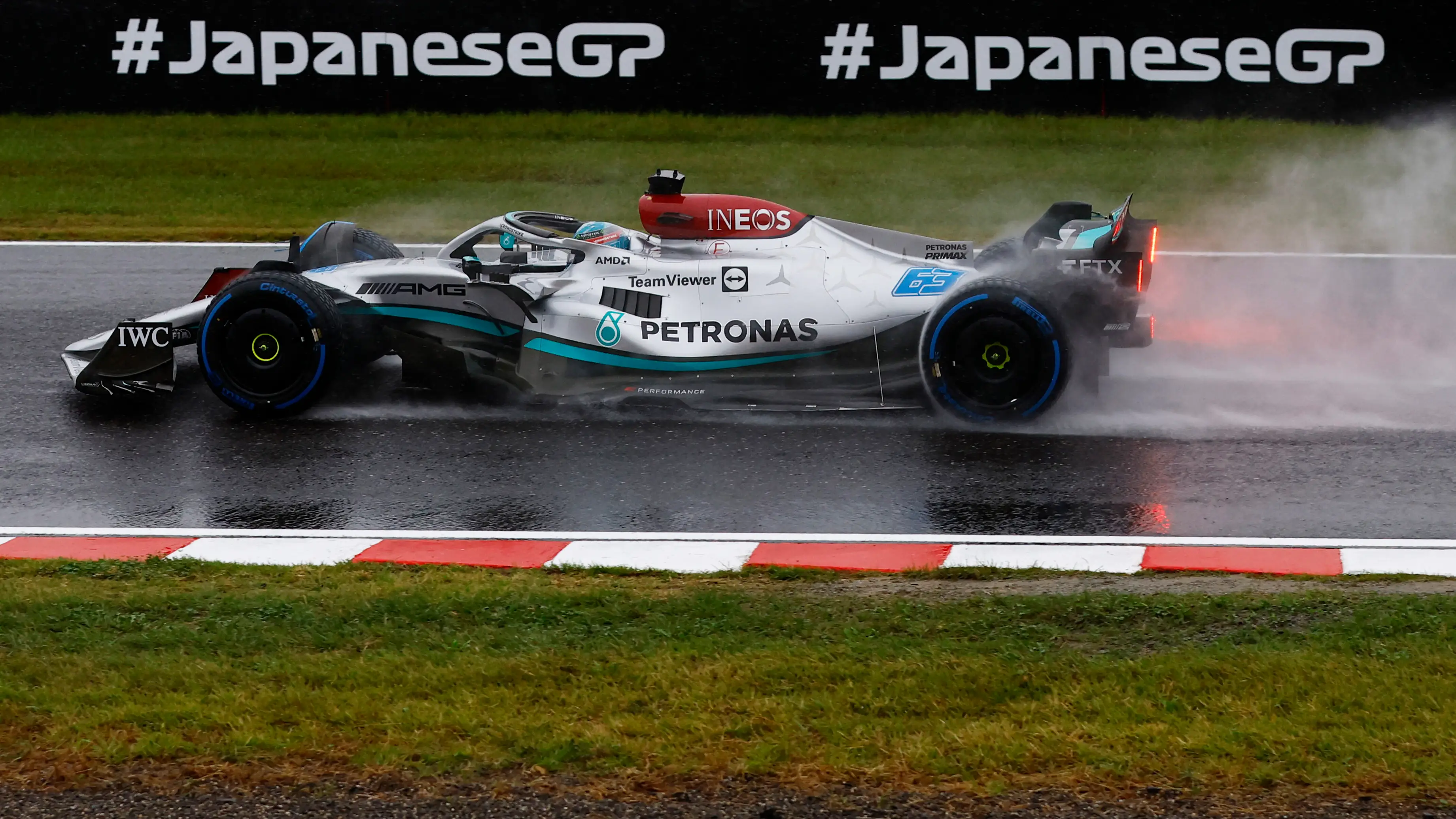 George Russell, en acci&oacute;n sobre el asfalto mojado de Suzuka
