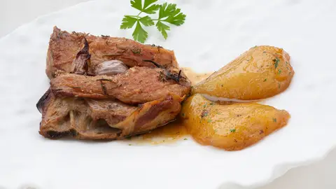 Paletillas de cordero con peras, de Arguiñano: "Esto es cocina rápida" Paletillas de cordero con peras, de Arguiñano: "Esto es cocina rápida"