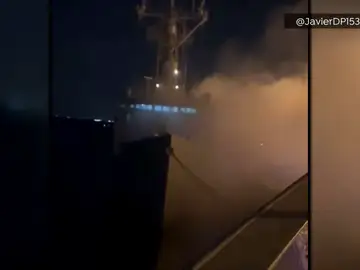Extinguido el incendio en la fragata Santa María en la base naval de Rota, Cádiz Extinguido el incendio en la fragata Santa María en la base naval de Rota, Cádiz