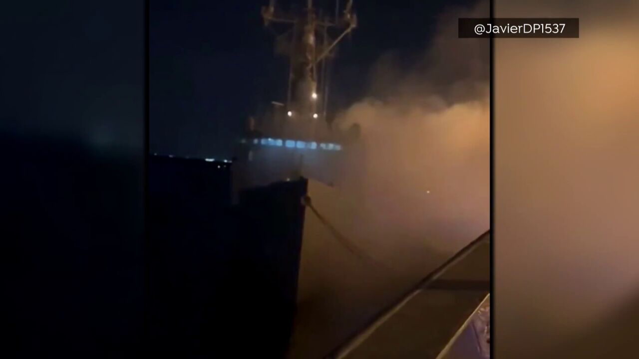 Extinguido el incendio en la fragata Santa María en la base naval de ...