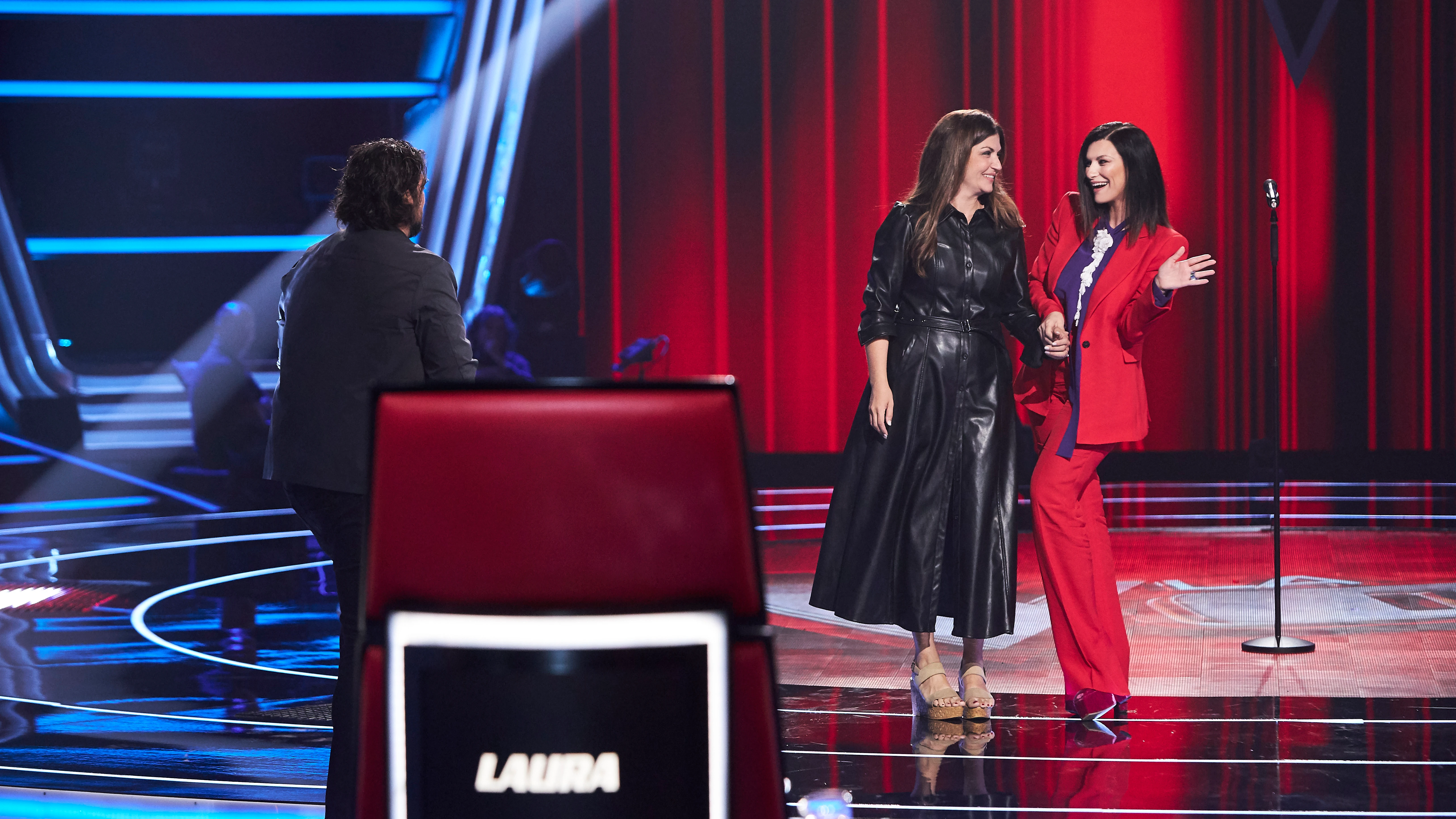 &ldquo;&iexcl;Es m&iacute;a!&rdquo;: Laura Pausini intenta echar a Antonio Orozco del escenario tras darse la vuelta por Eva Marco en el &uacute;ltimo segundo