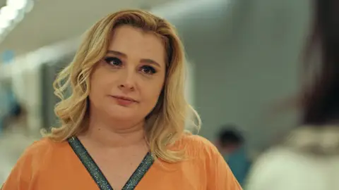 El bonito gesto de Gönül hacia Asya: "Gracias por salvarle la vida a mi hija por segunda vez" Gönül no puede creerse lo que su hija ha estado a punto de hacer.