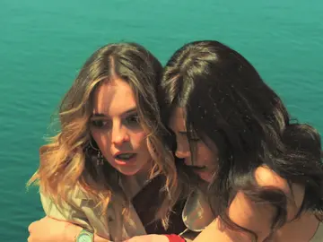 ¡Asya la salva la vida a Derin cuando estaba a punto de tirarse al vacío por un acantilado!: "Tienes que vivir por tu hija y por ti misma" ¡Asya la salva la vida a Derin cuando estaba a punto de tirarse al vacío por un acantilado!: "Tienes que vivir por tu hija y por ti misma"