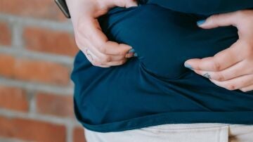 Una mujer con sobrepeso