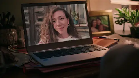 El bonito regalo de cumpleaños de Inci a Ceylin que le hace llorar de emoción: “Eres la mejor hermana del mundo” El bonito regalo de cumpleaños de Inci a Ceylin que le hace llorar de emoción: “Eres la mejor hermana del mundo”