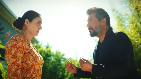 Akif echa a Şengül del trabajo y ella se enfrenta a él: “Eres un hombre cruel" Akif echa a Şengül del trabajo y ella se enfrenta a él: “Eres un hombre cruel"