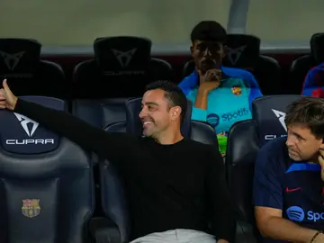 Xavi, en el banquillo del Camp Nou Xavi, en el banquillo del Camp Nou