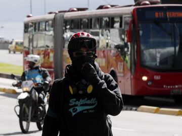 Foto de archivo de un autobús en Bogotá