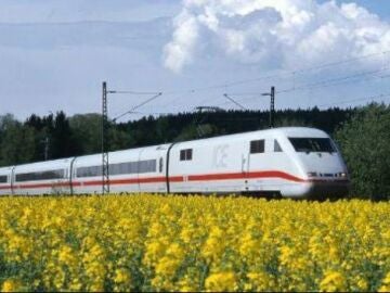 Tren circulando por Alemania