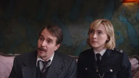 Sam Rockwell y Saoirse Ronnan en 'Mira cómo corren' Sam Rockwell y Saoirse Ronnan en 'Mira cómo corren'