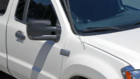 Imagen de una pickup blanca Imagen de una pickup blanca