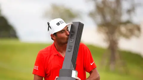 El golfista Eugenio López-Chacarra celebra su victoria en el LIV Golf Invitational Bangkok El golfista Eugenio López-Chacarra celebra su victoria en el LIV Golf Invitational Bangkok