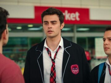 &iexcl;&Ouml;mer y sus amigos secuestran a Tolga como venganza por lo ocurrido con Orhan!