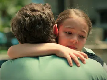 El momento más duro para los hermanos Eren: ¡Tras quedarse sin casa, se ven obligados a vivir en un orfanato! El momento más duro para los hermanos Eren: ¡Tras quedarse sin casa, se ven obligados a vivir en un orfanato!