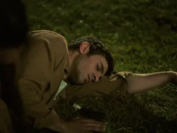 Akif dispara a Erhan y le tiende una trampa a Kadir: “Tu solito te has metido en la boca del lobo" Akif dispara a Erhan y le tiende una trampa a Kadir: “Tu solito te has metido en la boca del lobo"