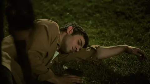 Akif dispara a Erhan y le tiende una trampa a Kadir: “Tu solito te has metido en la boca del lobo" Akif dispara a Erhan y le tiende una trampa a Kadir: “Tu solito te has metido en la boca del lobo"