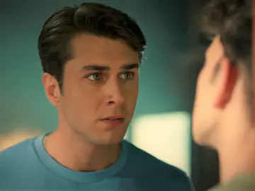 ¡Tolga le cuenta a Doruk que fue su padre el que disparó a Erhan! ¡Tolga le cuenta a Doruk que fue su padre el que disparó a Erhan!