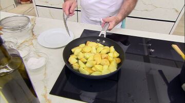 Fríe las patatas