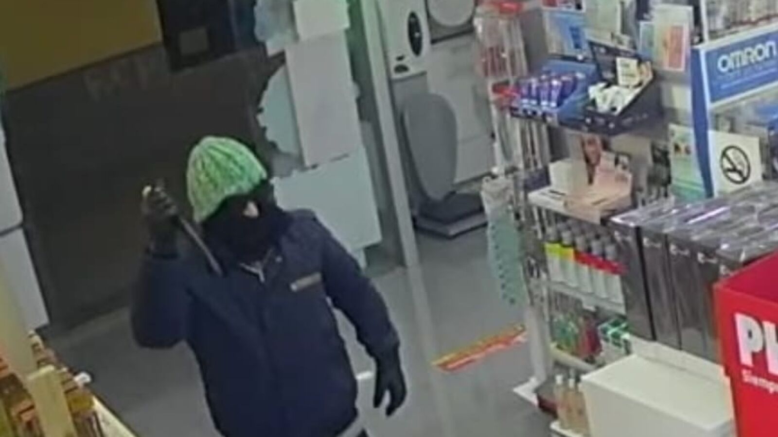 Amenaza con un cuchillo a una empleada y se lleva 500 euros en una farmacia de Peligros (Granada)
