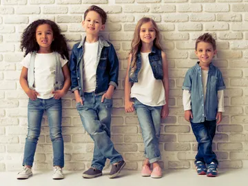 Niños vestidos de denim Niños vestidos de denim
