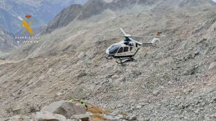 Un helic&oacute;ptero del GREIM de la Guardia Civil (archivo)