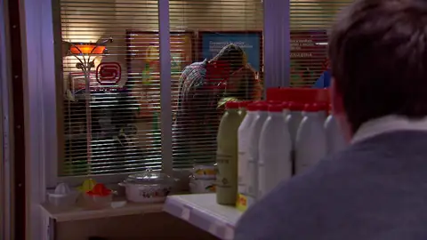 En el próximo capítulo de ‘Amar es para siempre’: Nieves y Samuel, pillados besándose En el próximo capítulo de ‘Amar es para siempre’: Nieves y Samuel, pillados besándose