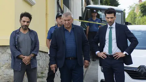 En el primer capítulo de ‘Secretos de familia’: Çinar Kaya, principal sospechoso de la muerte de Inci Erguvan En el primer capítulo de ‘Secretos de familia’: Çinar Kaya, principal sospechoso de la muerte de Inci Erguvan
